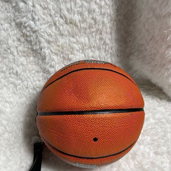 Pixar basketball shape Pu leather handbag with detachable crossbody strap - Picture 7 of 10